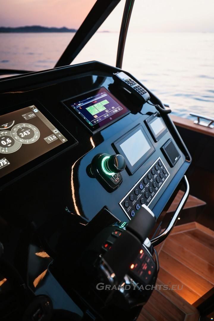 Focus Motor Yacht Forza 37