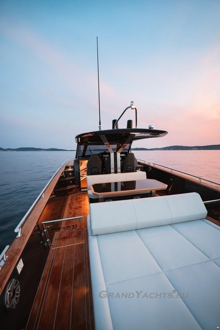 Focus Motor Yacht Forza 37