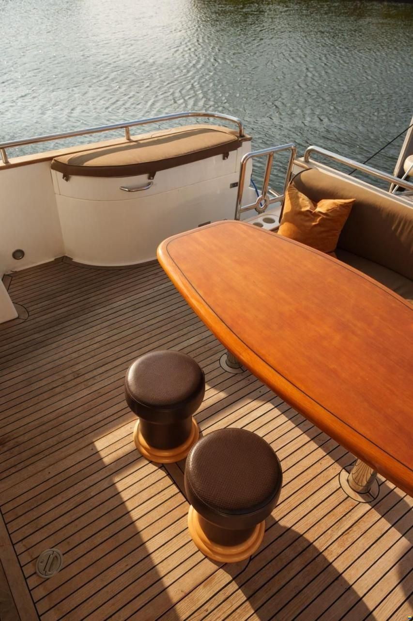 Elegance 54