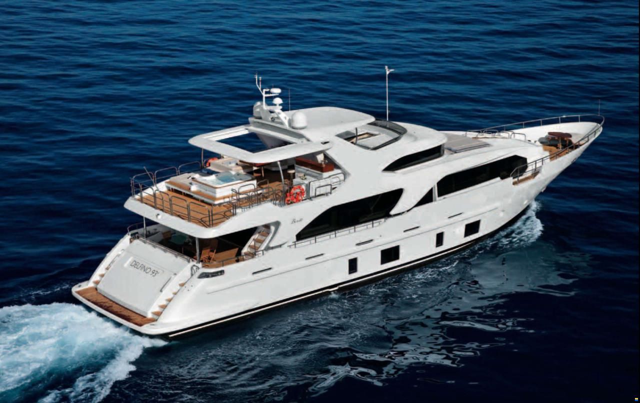 Benetti Delfino 93