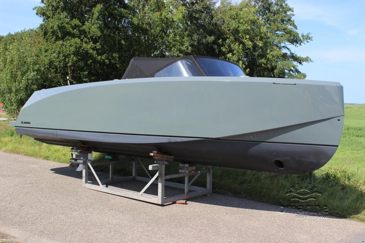 Blackfish Reallife 750 Cabin