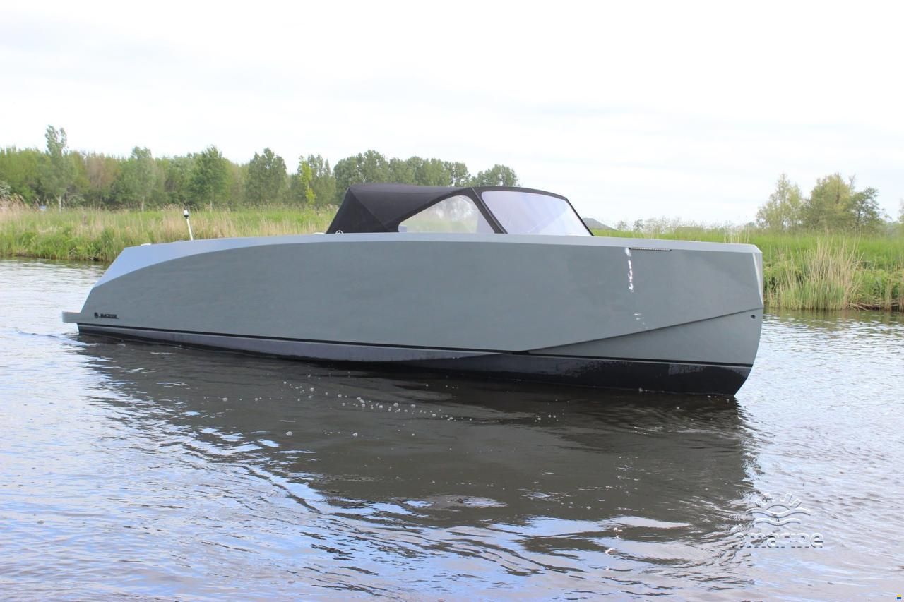 Blackfish Reallife 750 Cabin