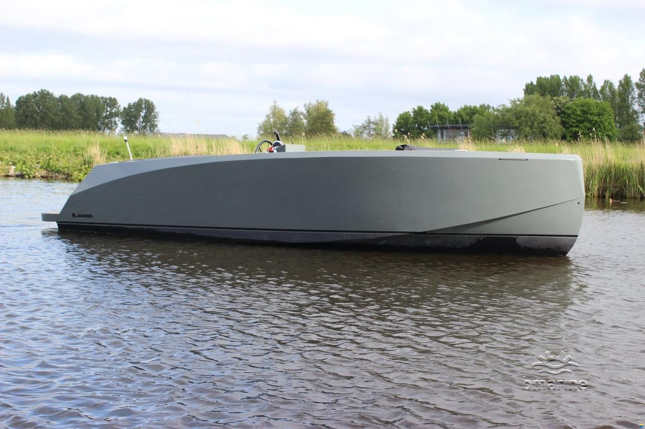 Blackfish Reallife 750 Cabin