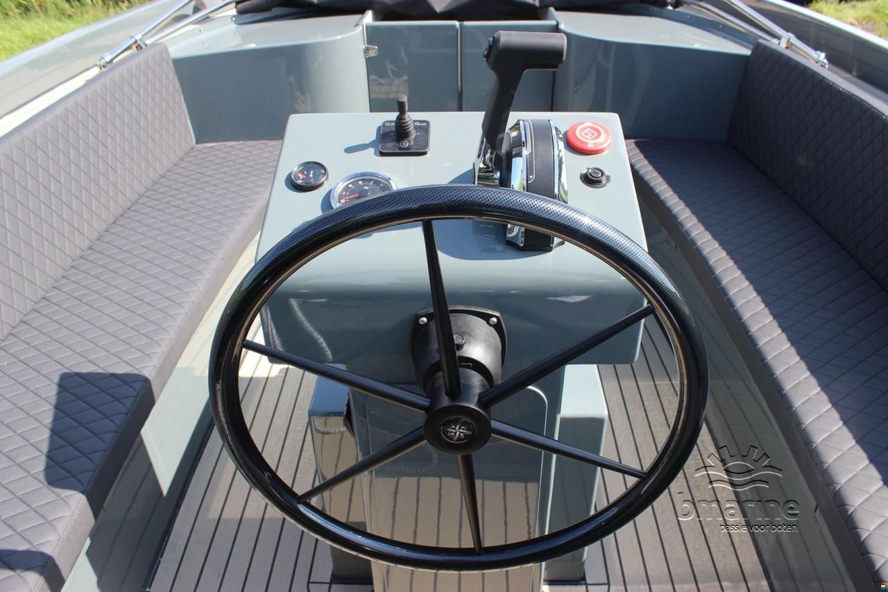 Blackfish Reallife 750 Cabin