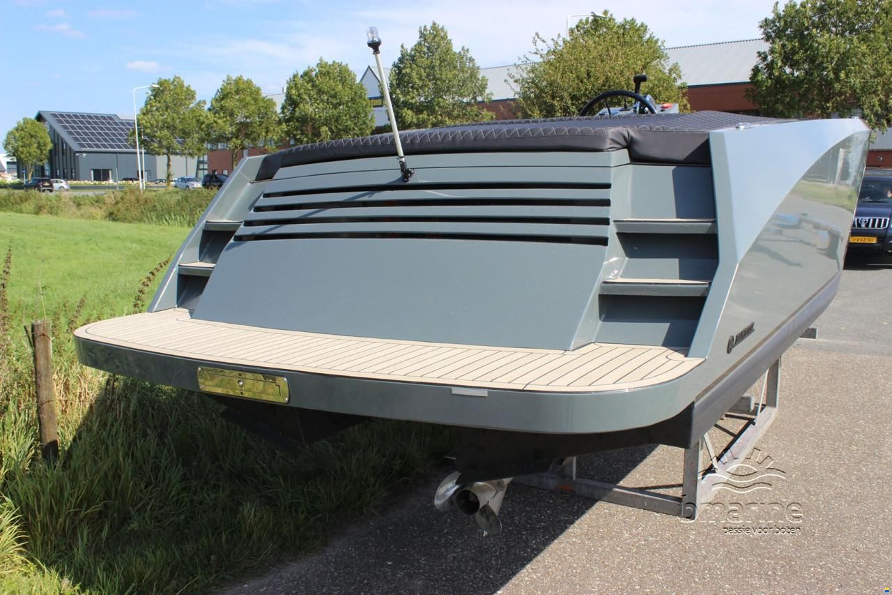 Blackfish Reallife 750 Cabin