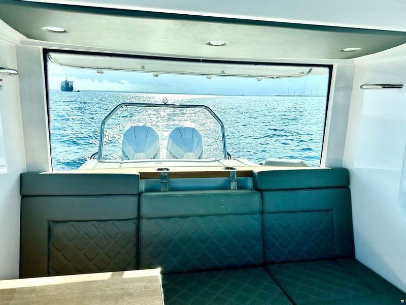 Axopar 37XC Cross Cabin