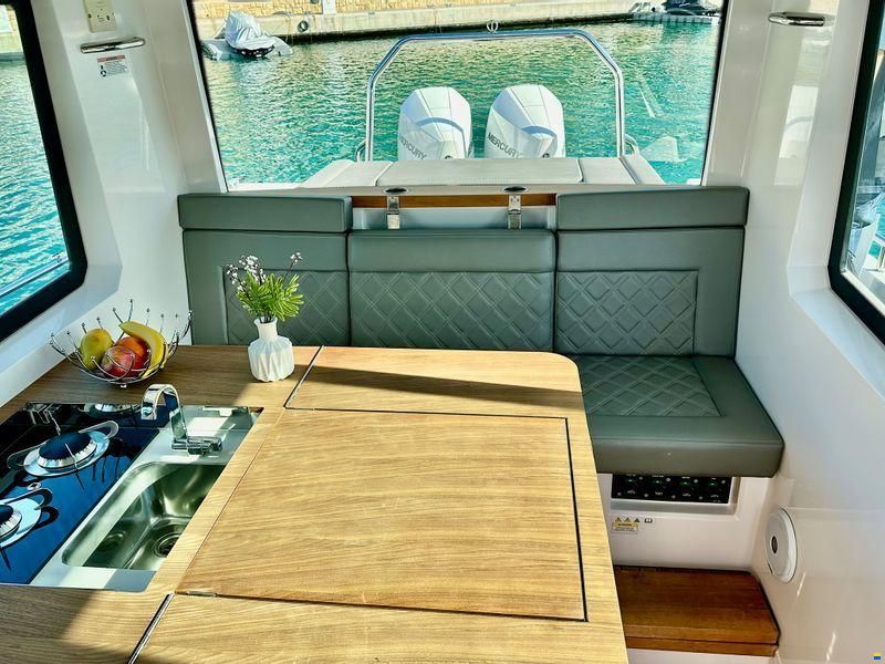 Axopar 37XC Cross Cabin