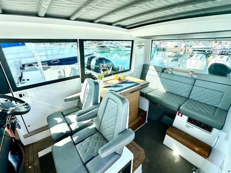 Axopar 37XC Cross Cabin