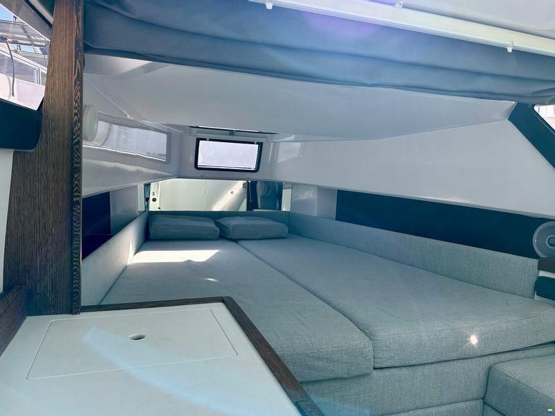 Axopar 37XC Cross Cabin