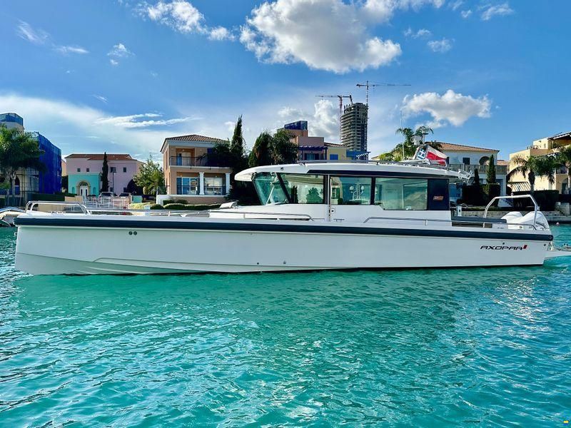 Axopar 37XC Cross Cabin