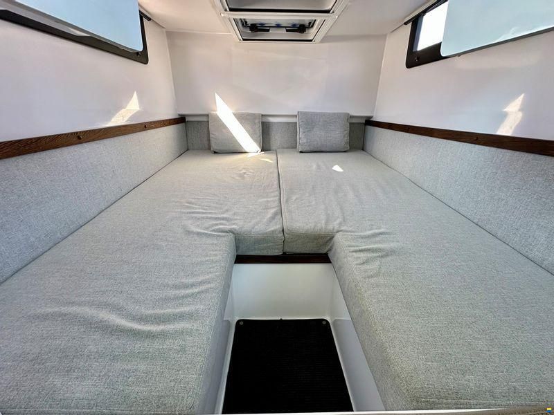 Axopar 37XC Cross Cabin