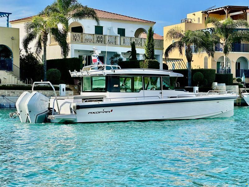 Axopar 37XC Cross Cabin