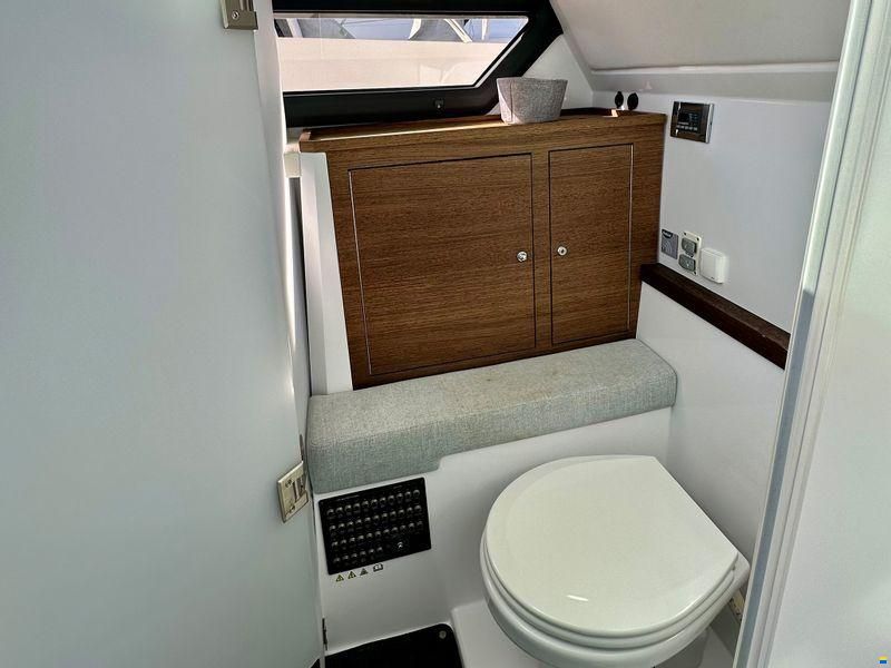 Axopar 37XC Cross Cabin