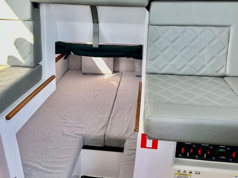 Axopar 37XC Cross Cabin