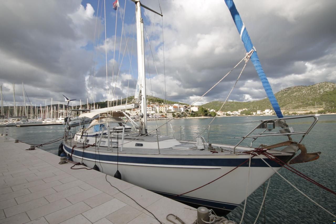 Hallberg-Rassy 42 F Mk 2