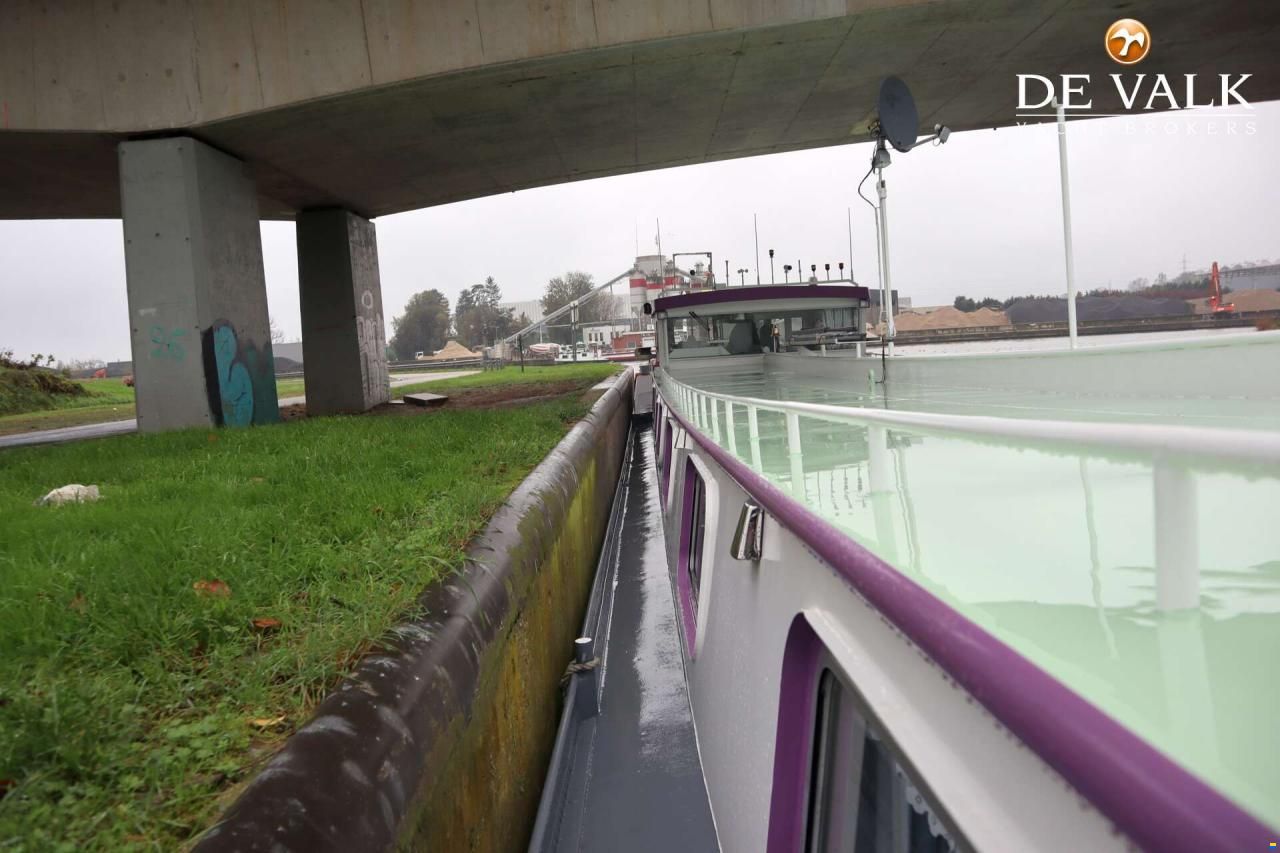 Sailing Houseboat 32M