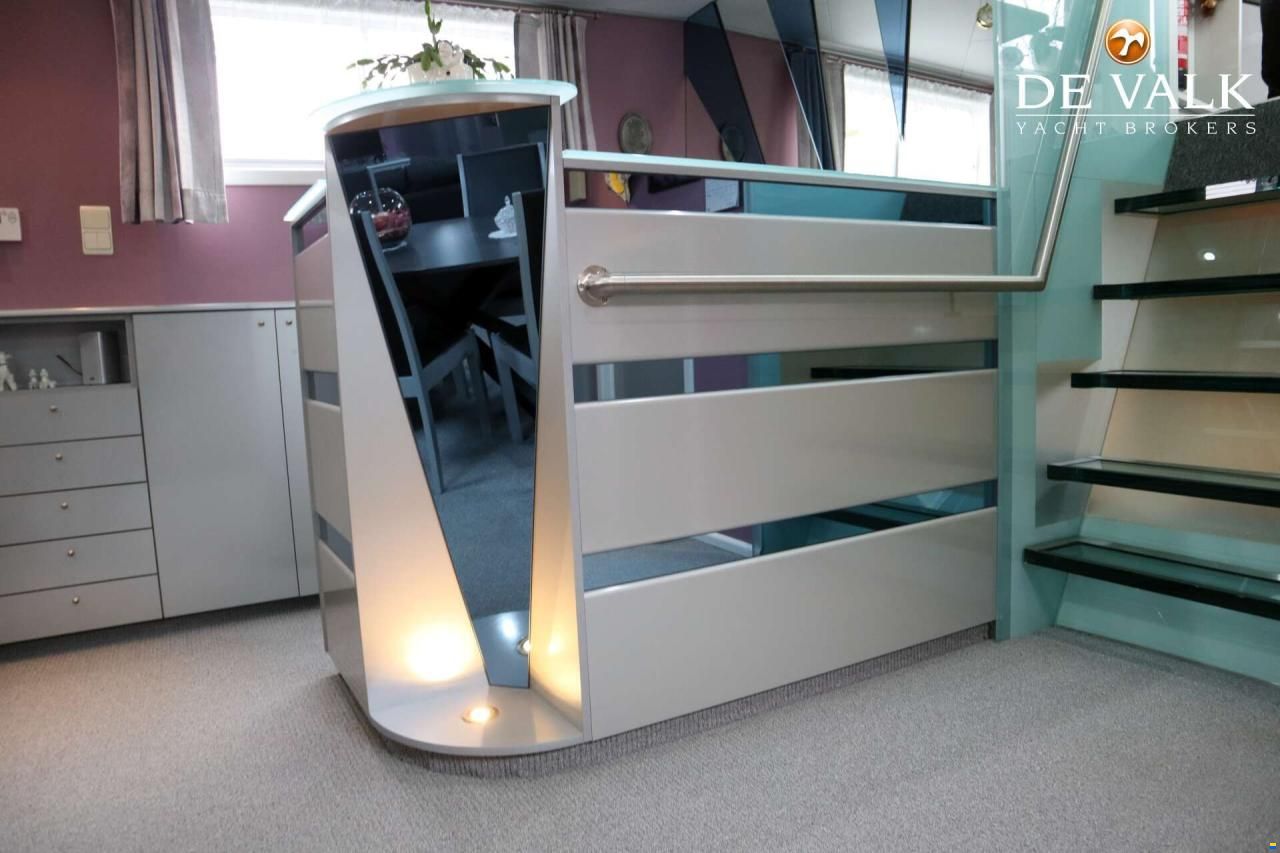 Sailing Houseboat 32M
