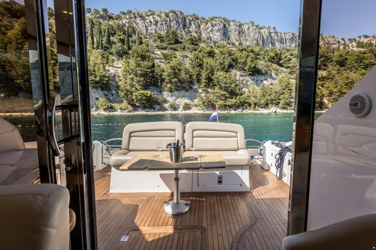 Sunseeker Predator 52