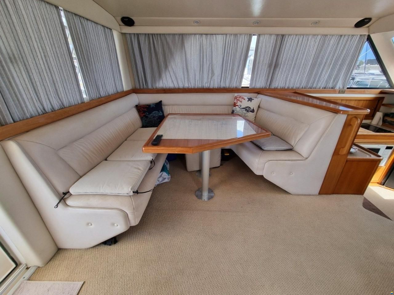 Riviera Marine 43 Flybridge