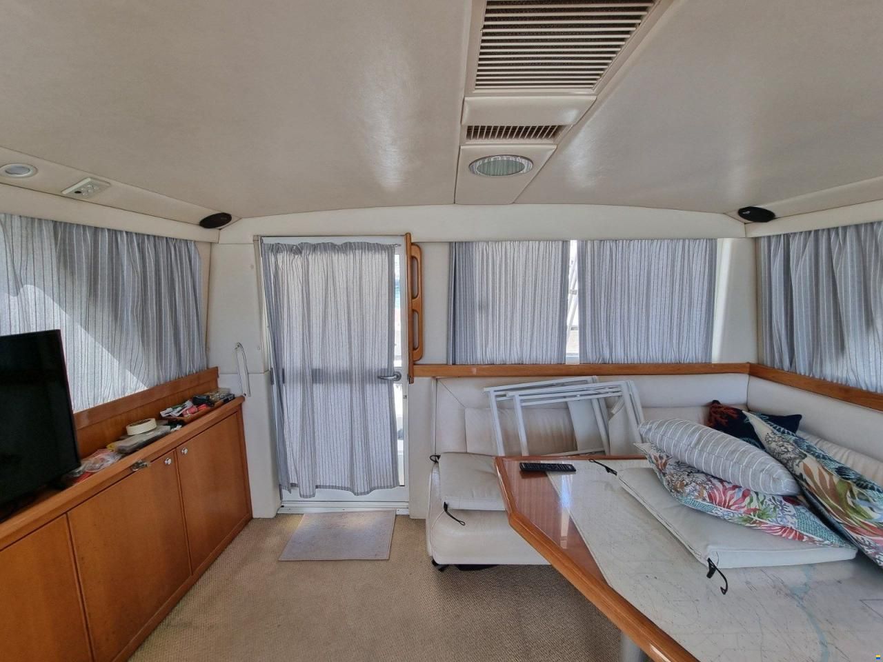 Riviera Marine 43 Flybridge