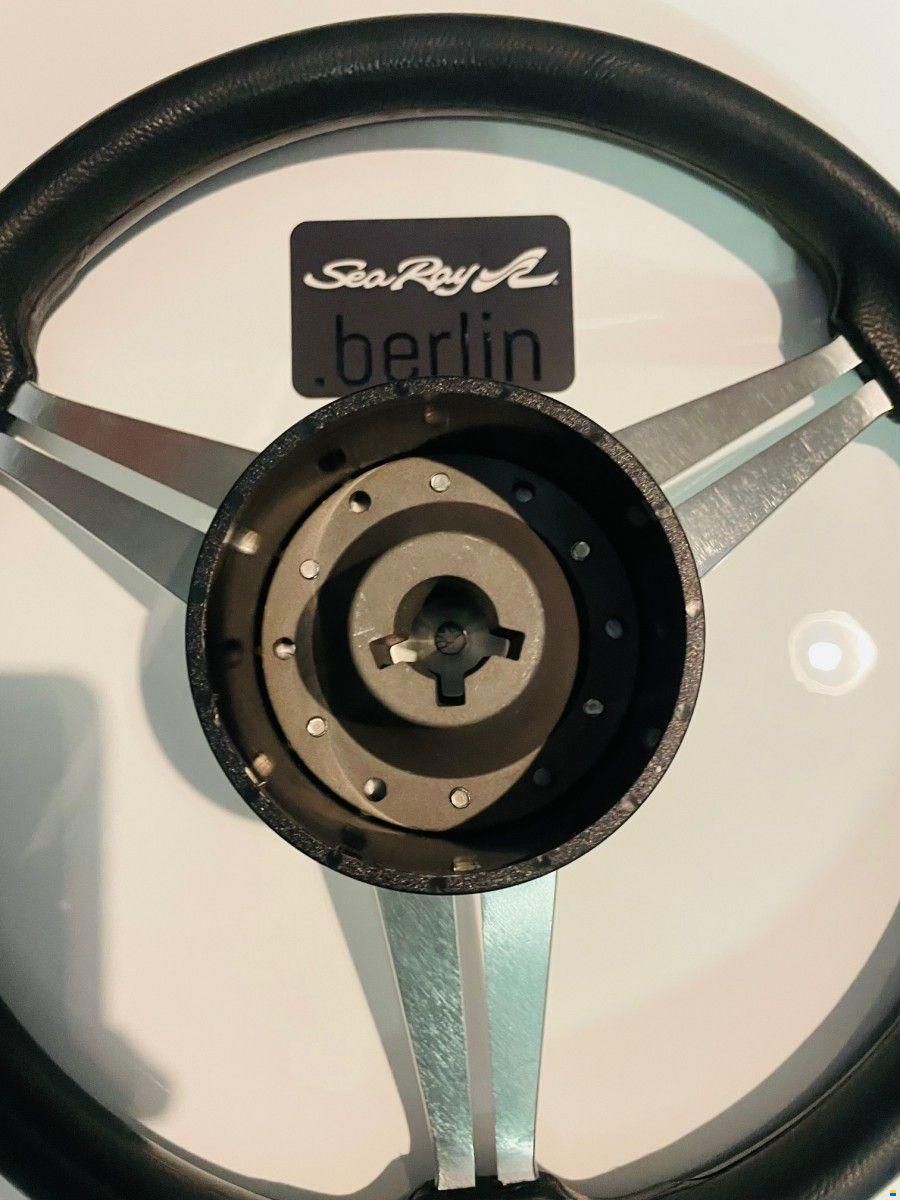Sea Ray ISOTTA Sea Ray Berlin Lenkrad