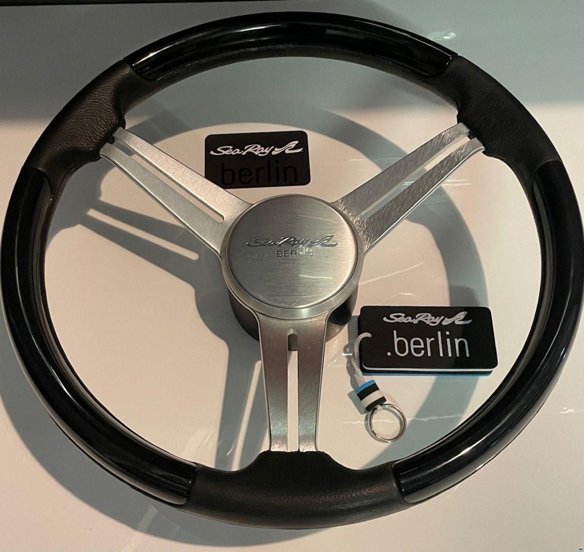 Sea Ray ISOTTA Sea Ray Berlin Lenkrad