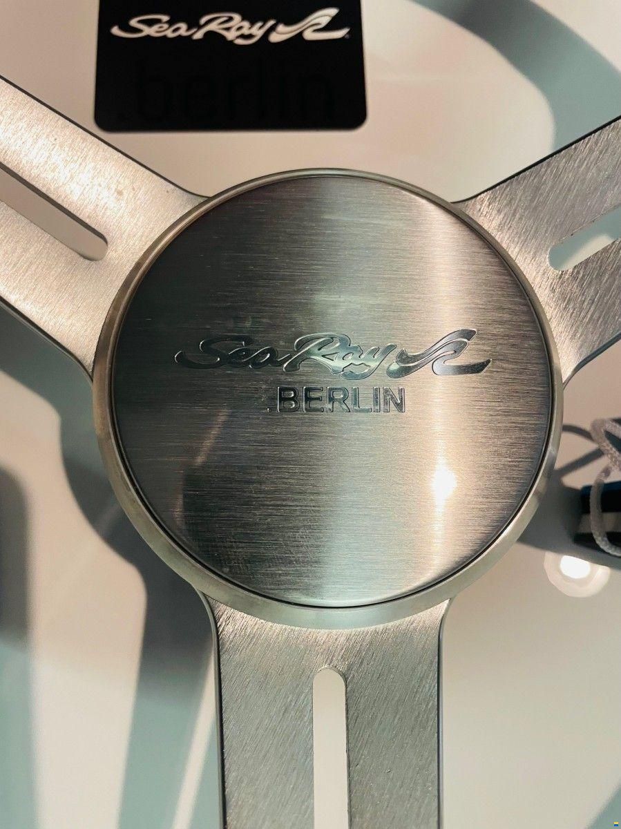 Sea Ray ISOTTA Sea Ray Berlin Lenkrad