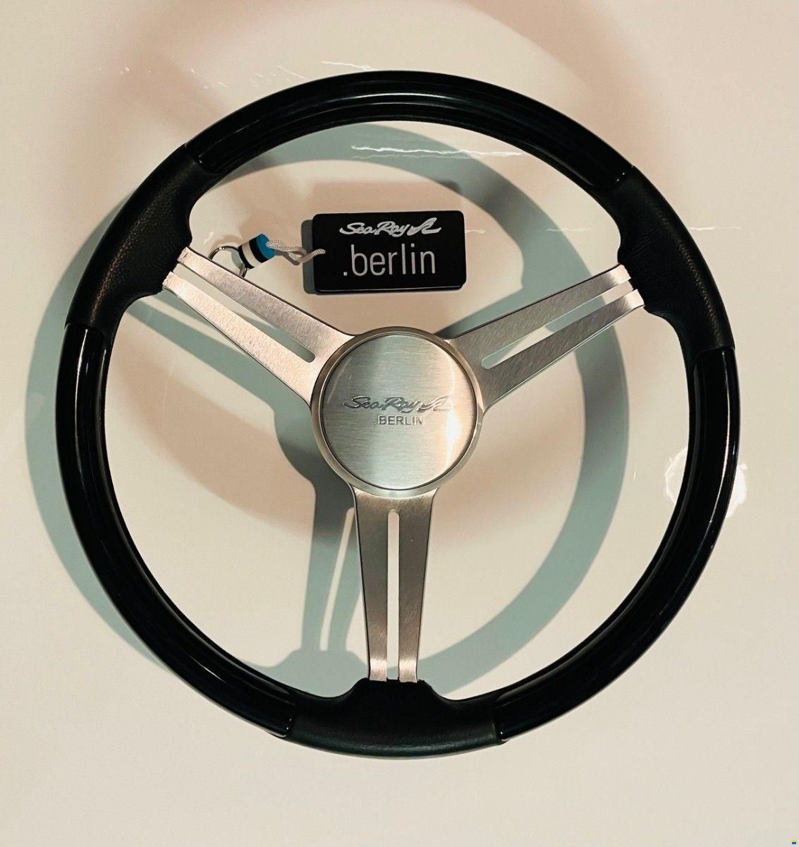 Sea Ray ISOTTA Sea Ray Berlin Lenkrad