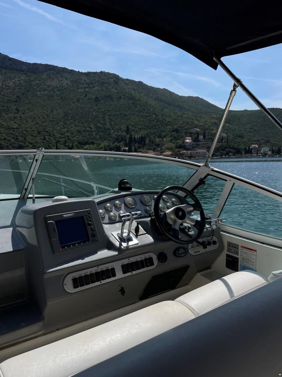 Cruisers 320 EXPRESS