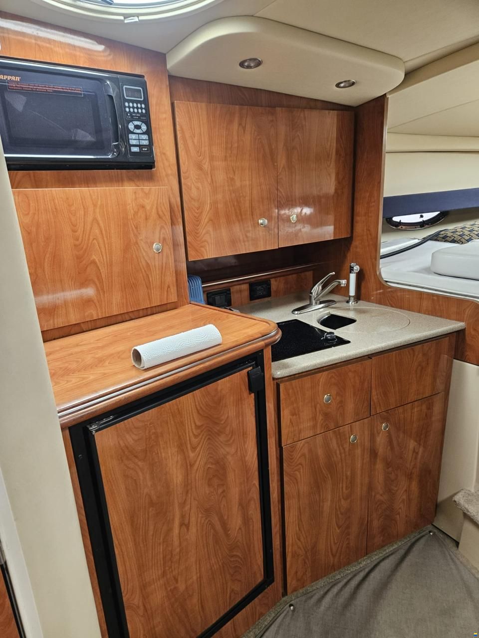 Cruisers 320 EXPRESS