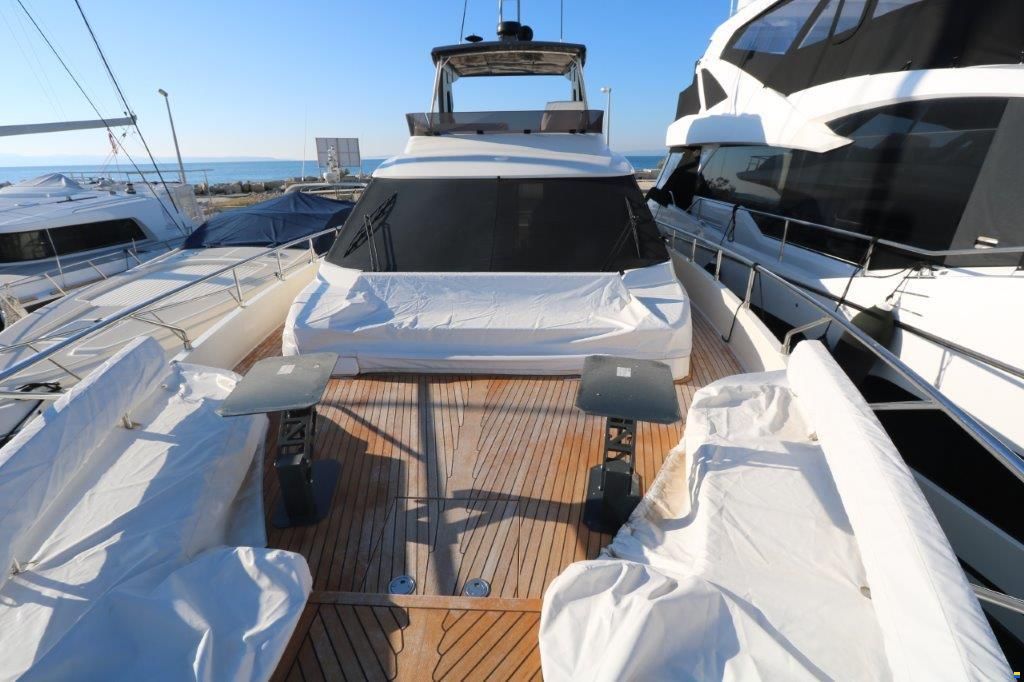 Ferretti Yachts 670
