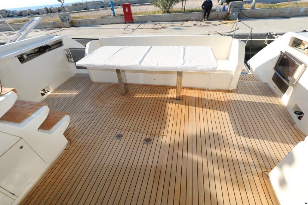 Ferretti Yachts 670