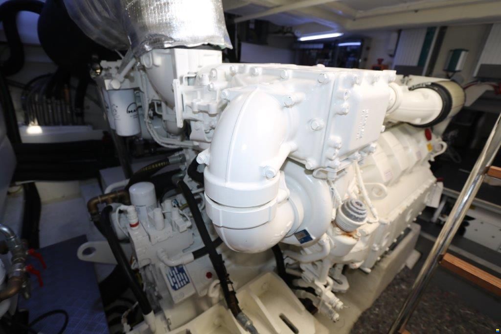 Ferretti Yachts 670