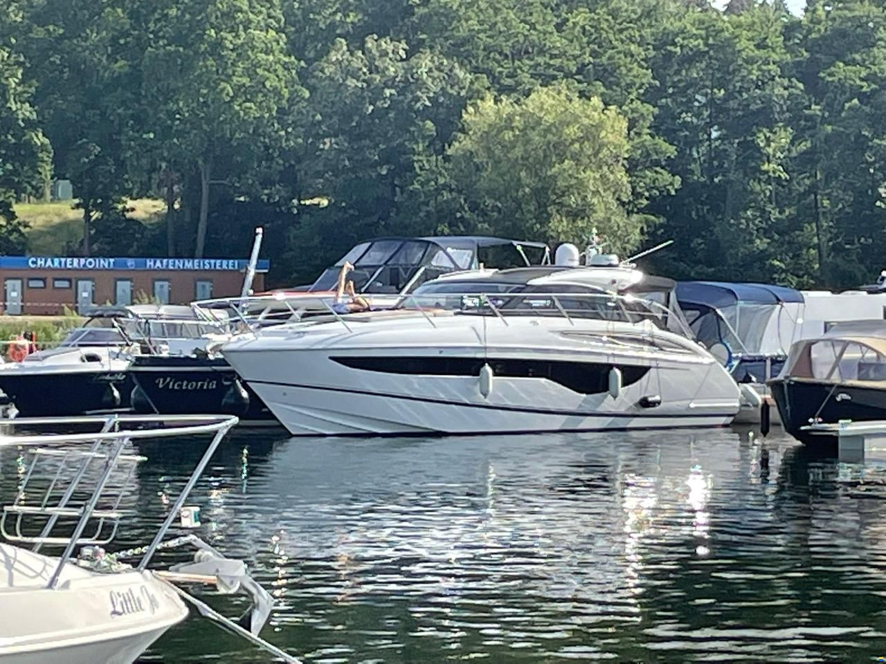 Princess V 40 Süsswasserschiff