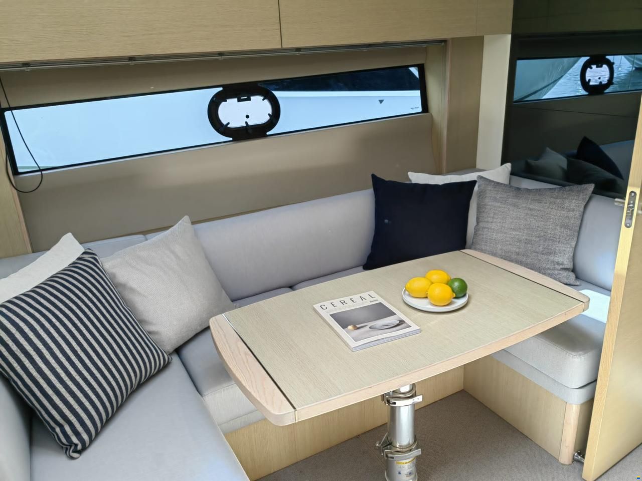 Princess V 40 Süsswasserschiff