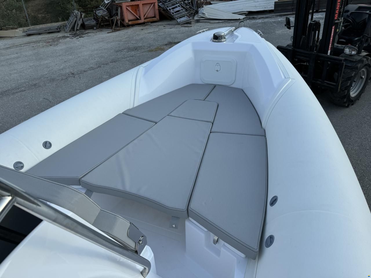 MV Marine 27GT WITH WETBAT