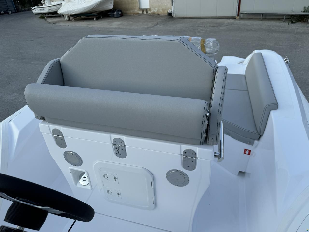 MV Marine 27GT WITH WETBAT