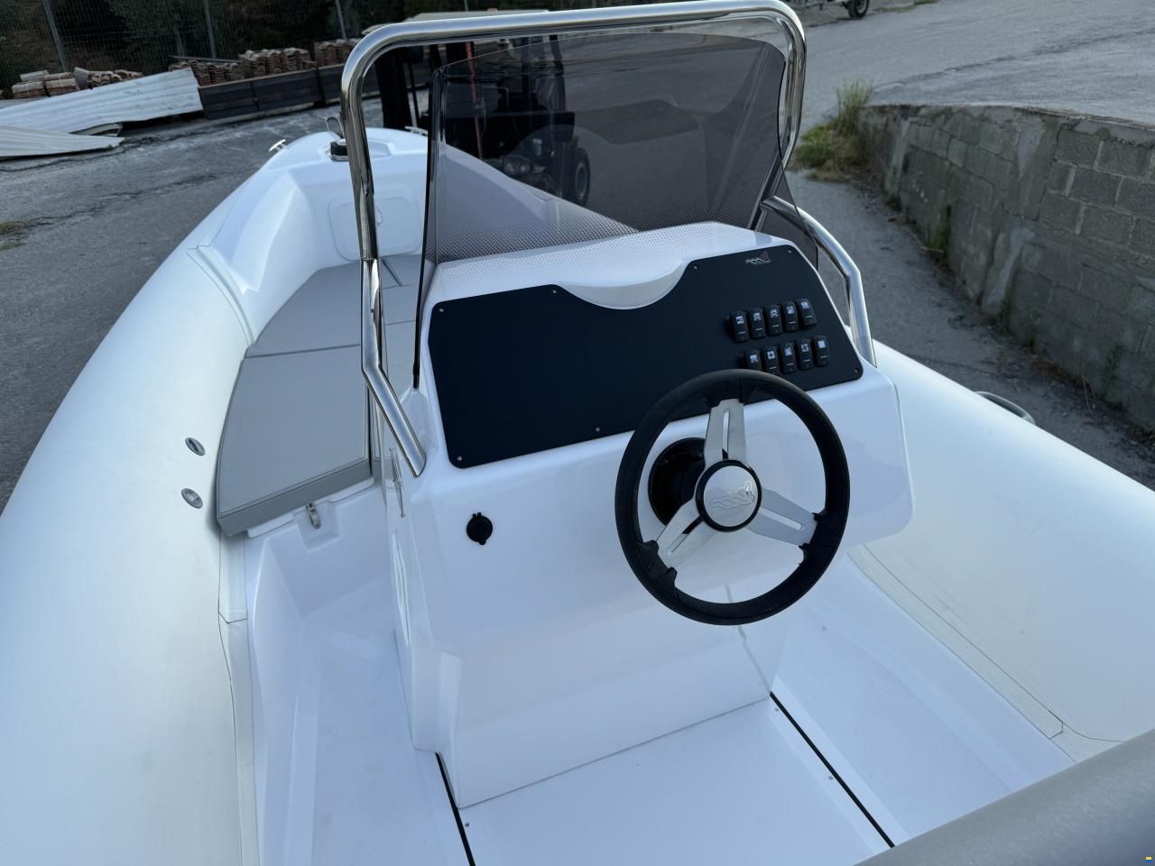 MV Marine 27GT WITH WETBAT