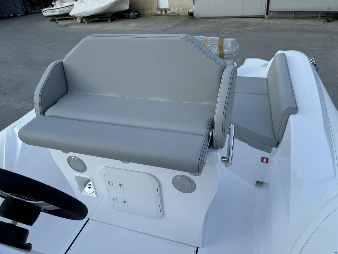 MV Marine 27GT WITH WETBAT