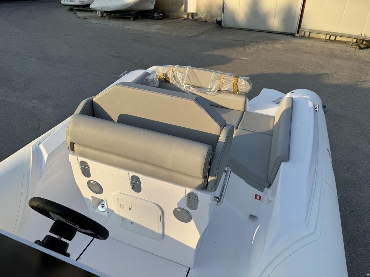MV Marine 27GT WITH WETBAT