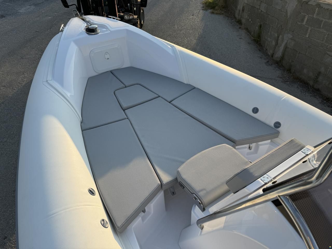 MV Marine 27GT WITH WETBAT
