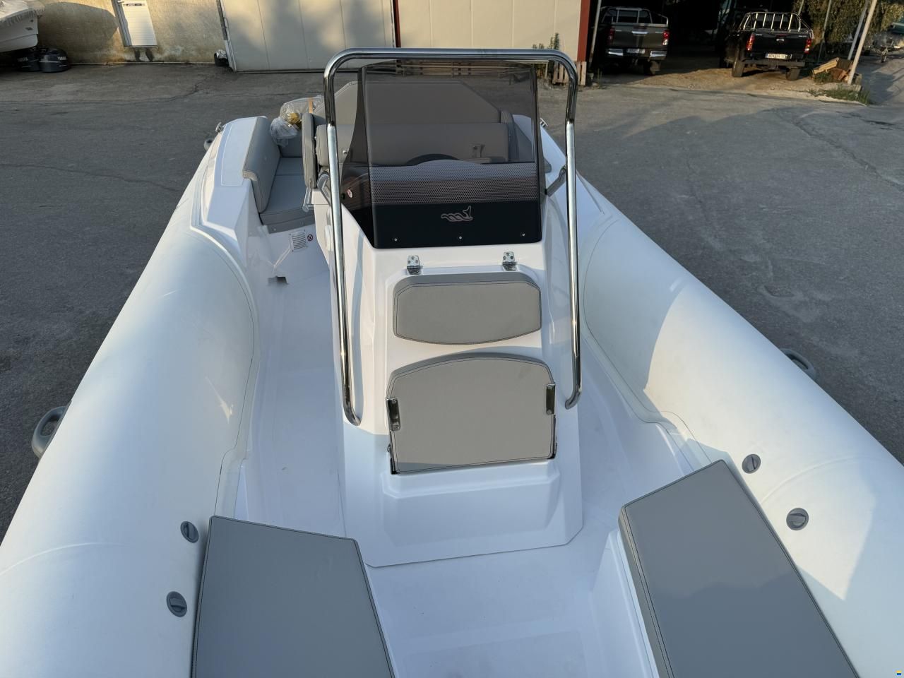 MV Marine 27GT WITH WETBAT