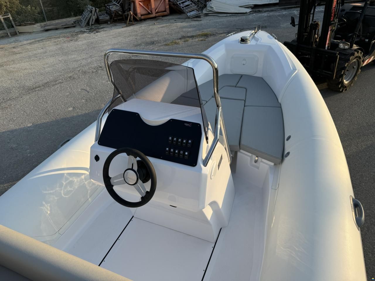 MV Marine 27GT WITH WETBAT