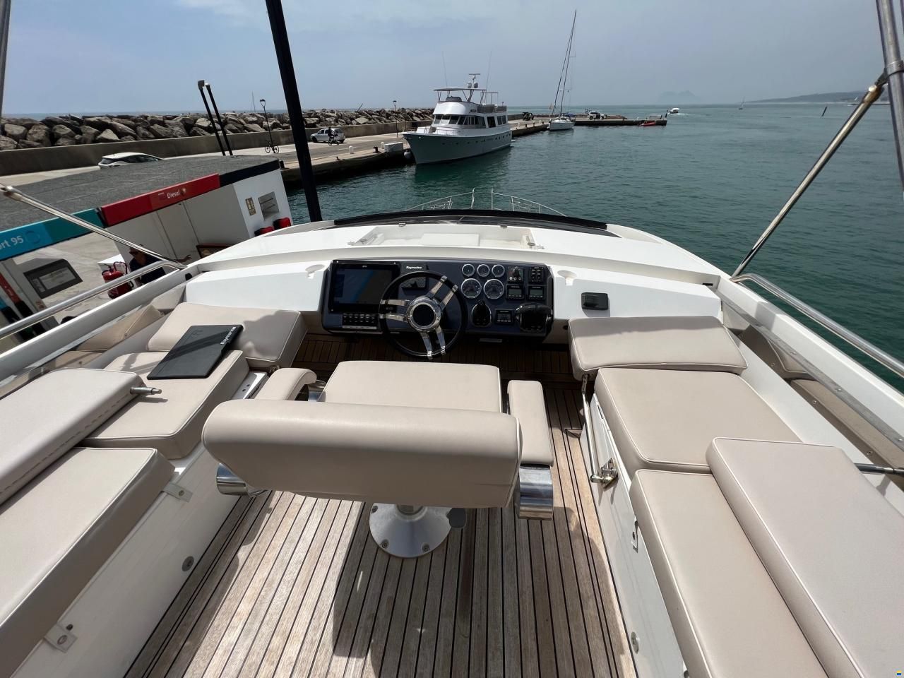 Galeon 510 Skydeck