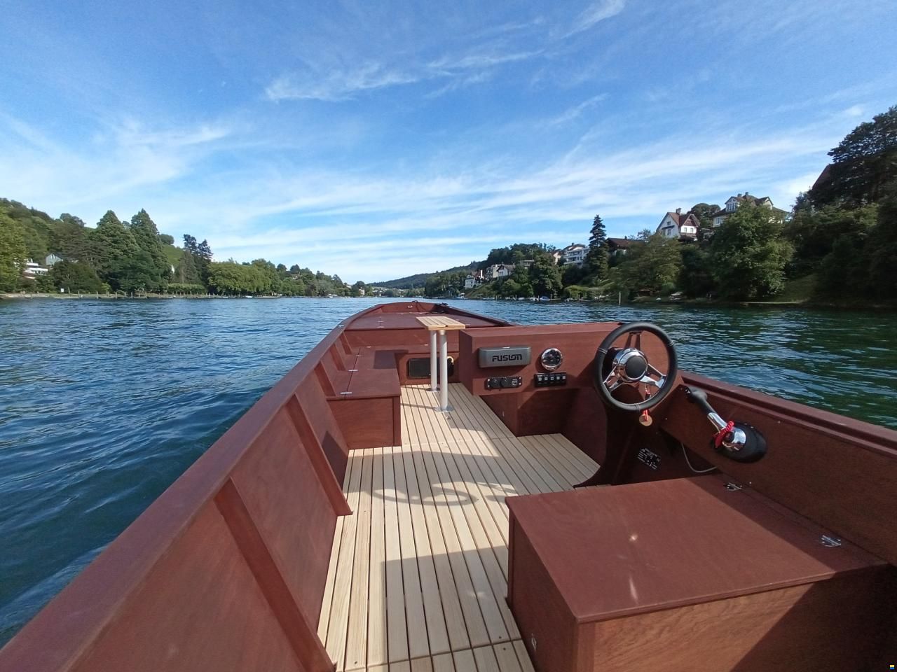 WeiBo Luxury Sport Tradition   Fährboot / Weid