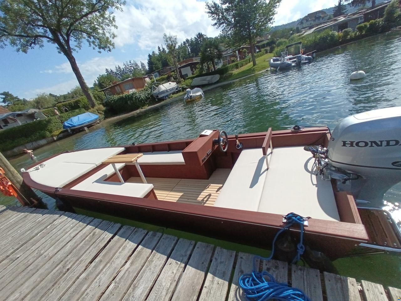 WeiBo Luxury Sport Tradition   Fährboot / Weid