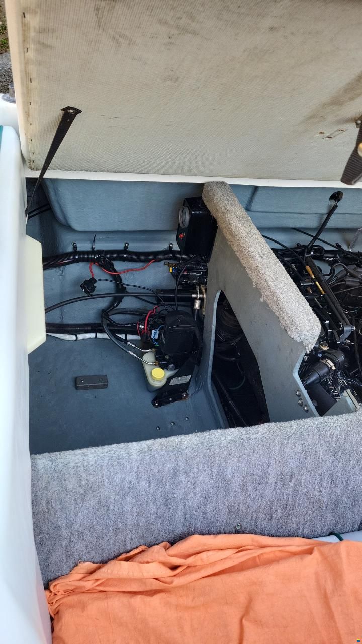 Sea Ray 220