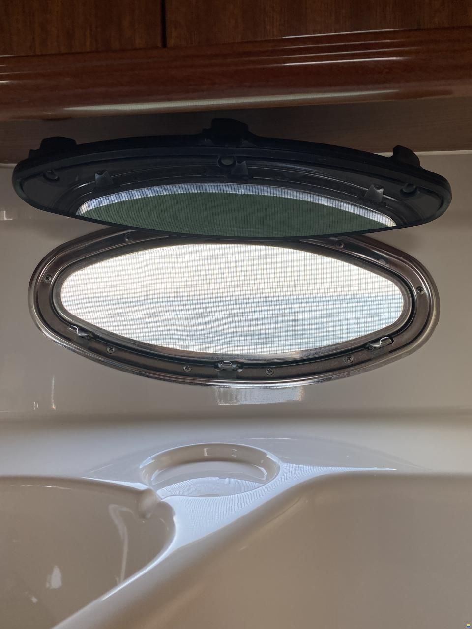 Windy 28 Ghibli mit Hafenplatz