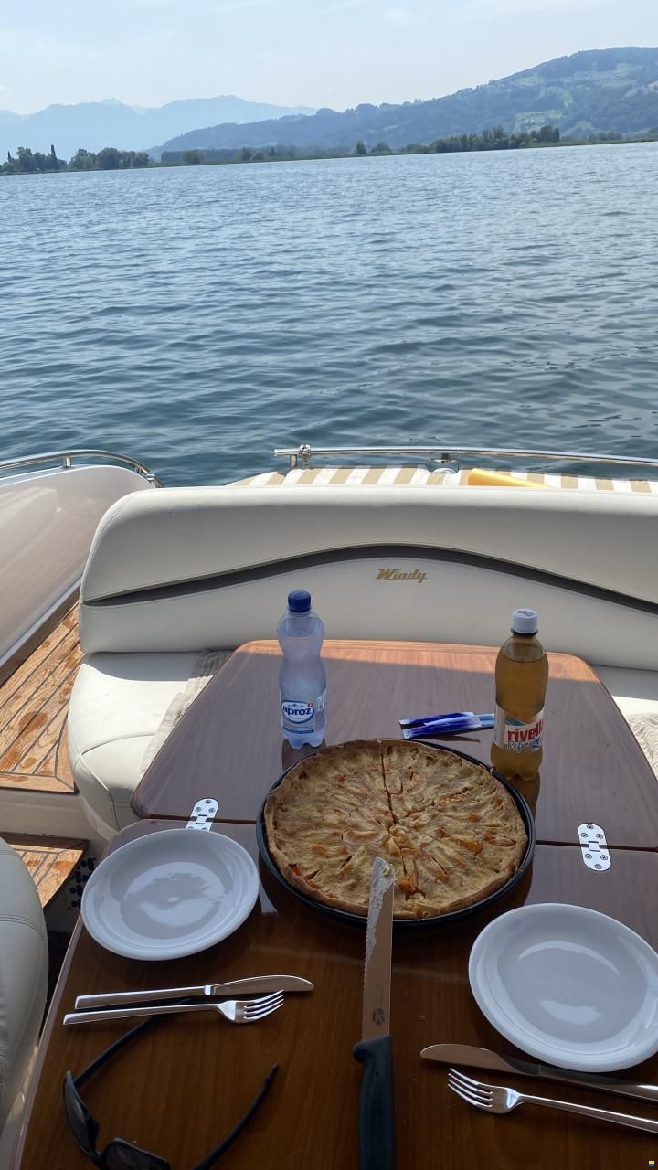 Windy 28 Ghibli mit Hafenplatz