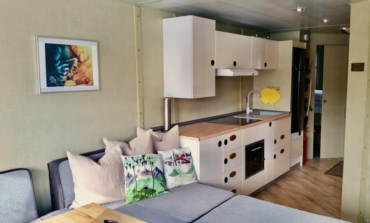 13m schwimmendes Apartment auf der Havel